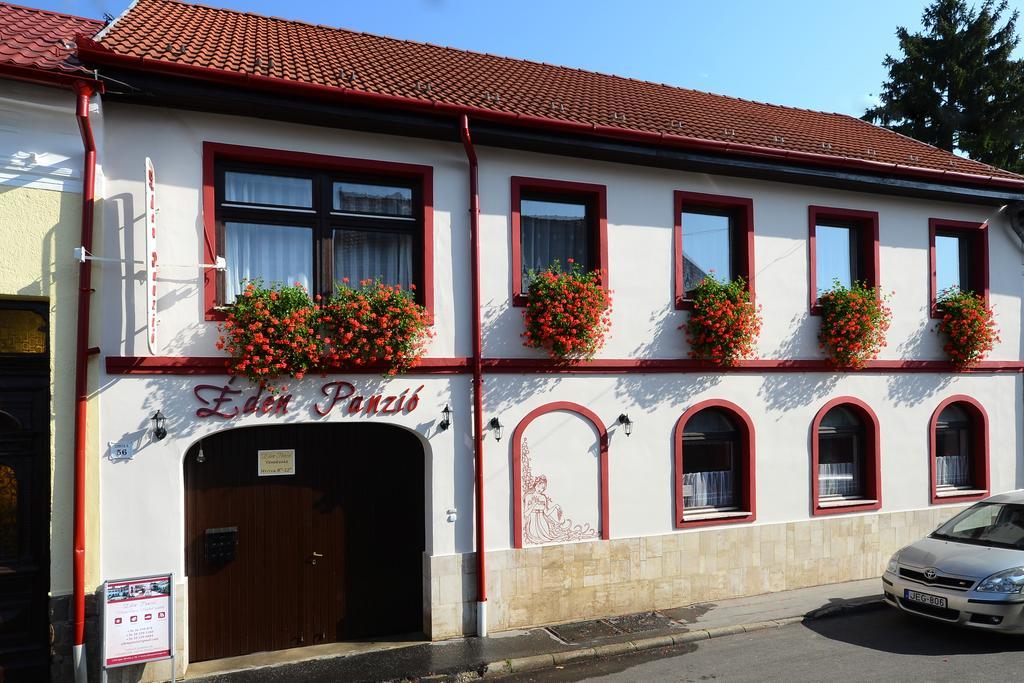 Bed and Breakfast Eden Panzio à Eger Extérieur photo