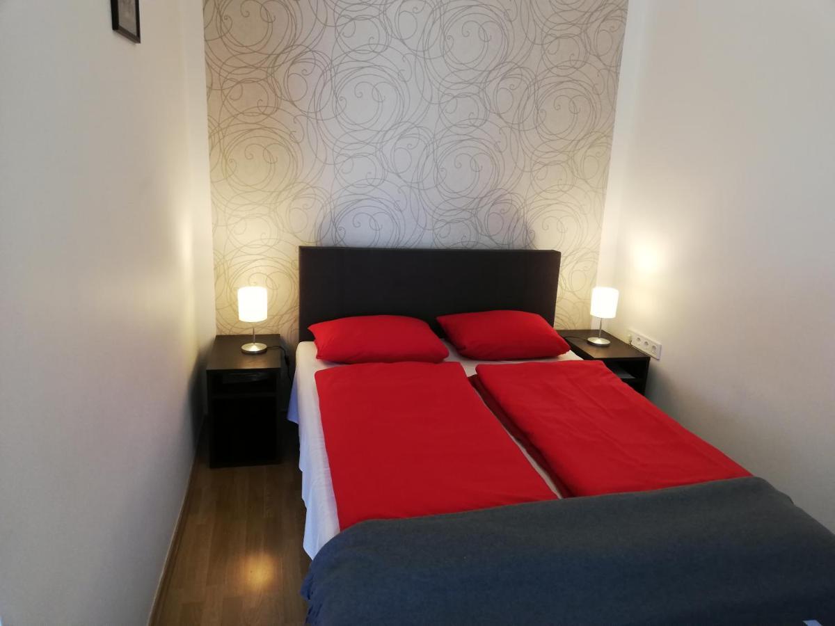Bed and Breakfast Eden Panzio à Eger Extérieur photo