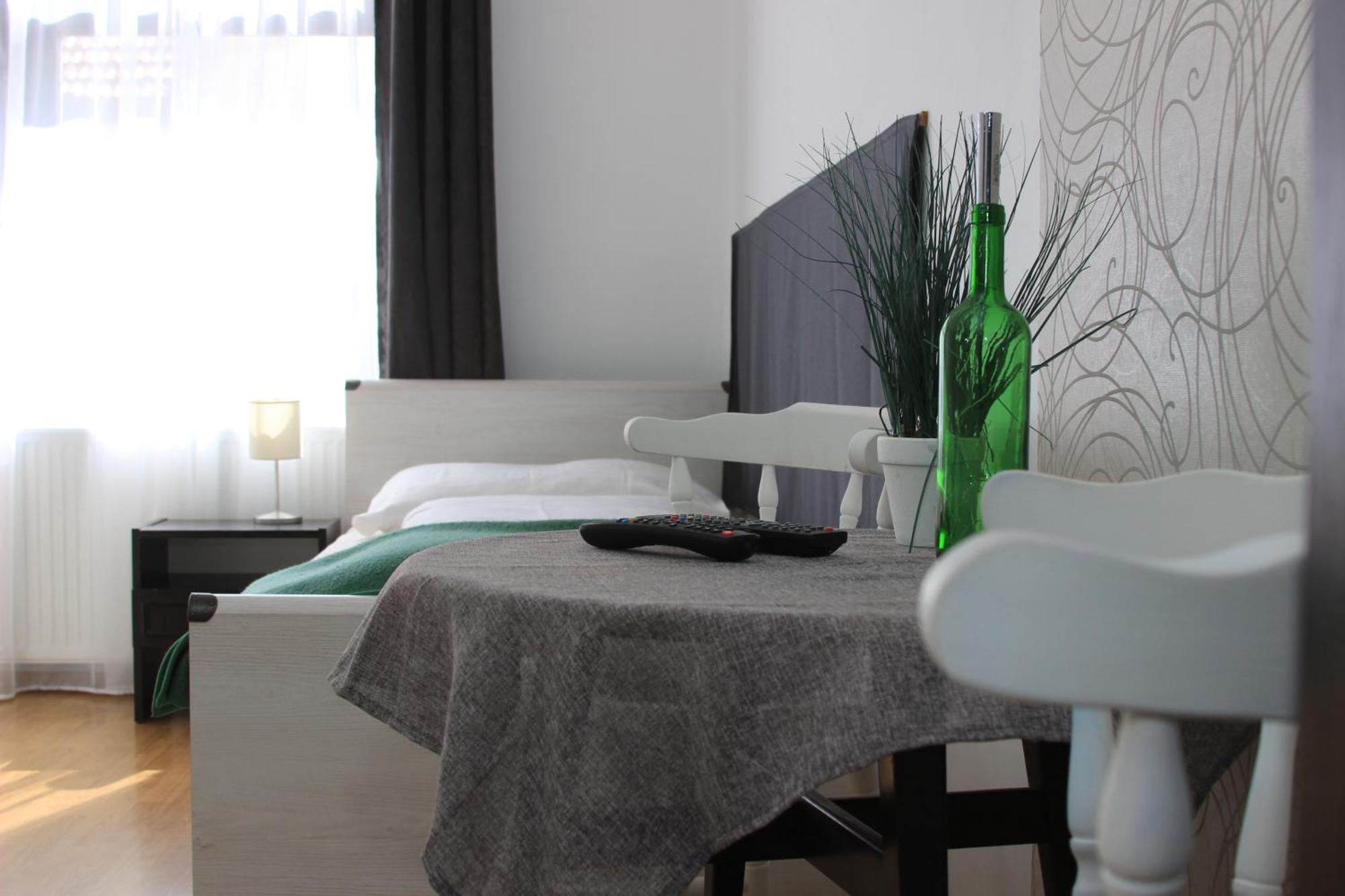 Bed and Breakfast Eden Panzio à Eger Extérieur photo