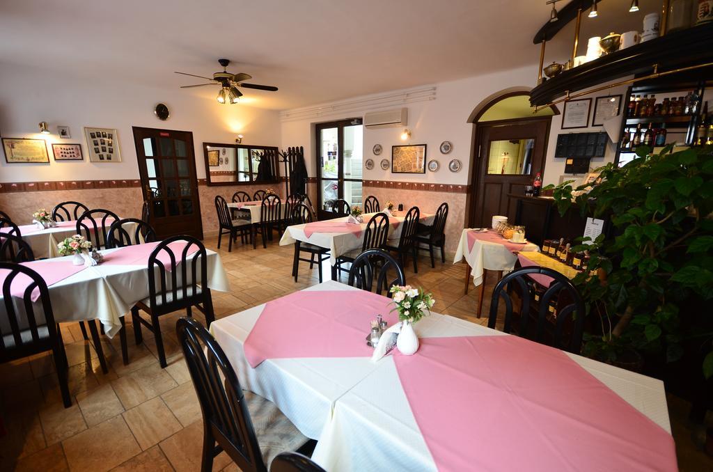 Bed and Breakfast Eden Panzio à Eger Extérieur photo