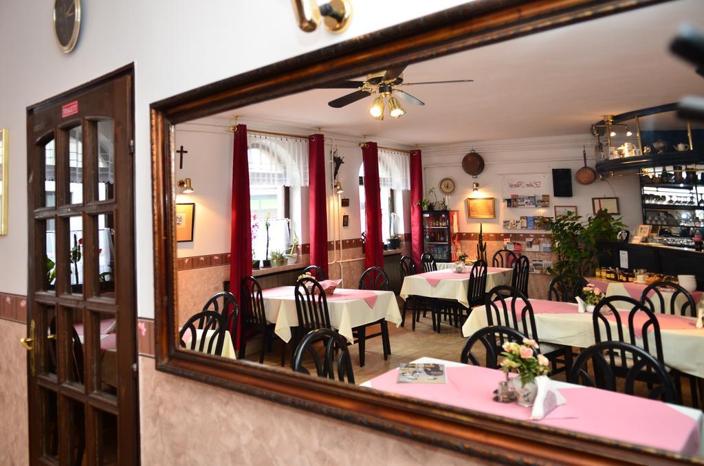 Bed and Breakfast Eden Panzio à Eger Extérieur photo