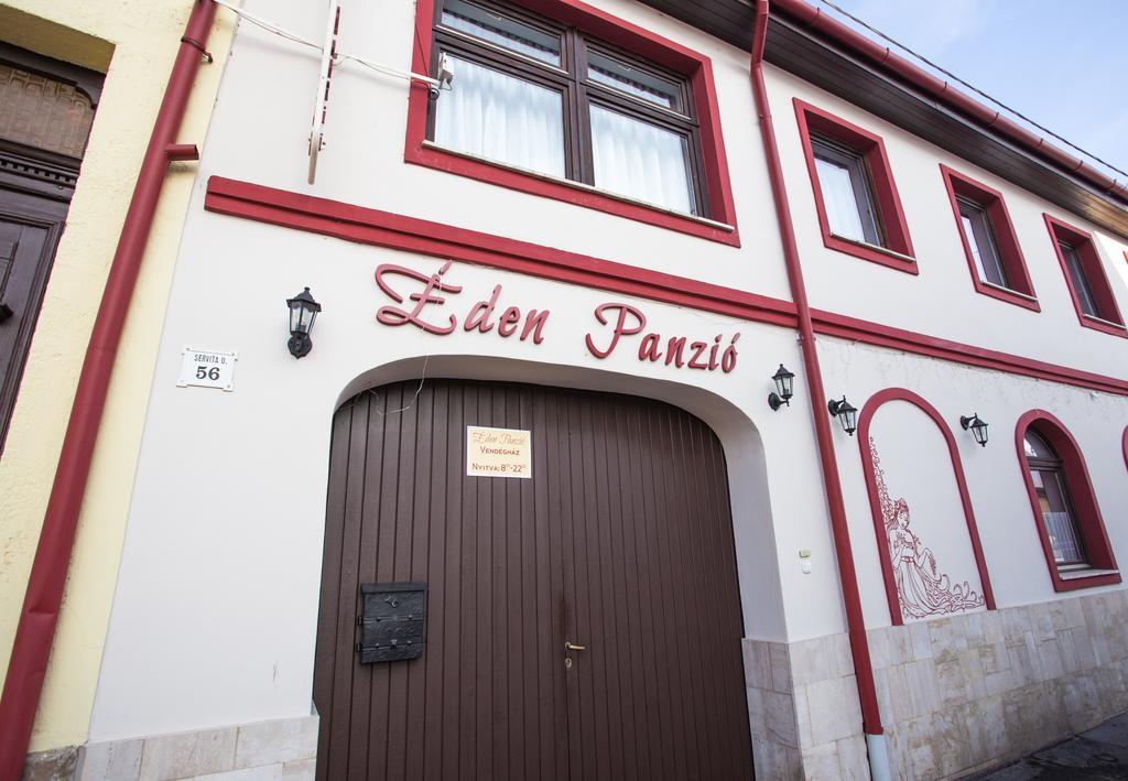 Bed and Breakfast Eden Panzio à Eger Extérieur photo