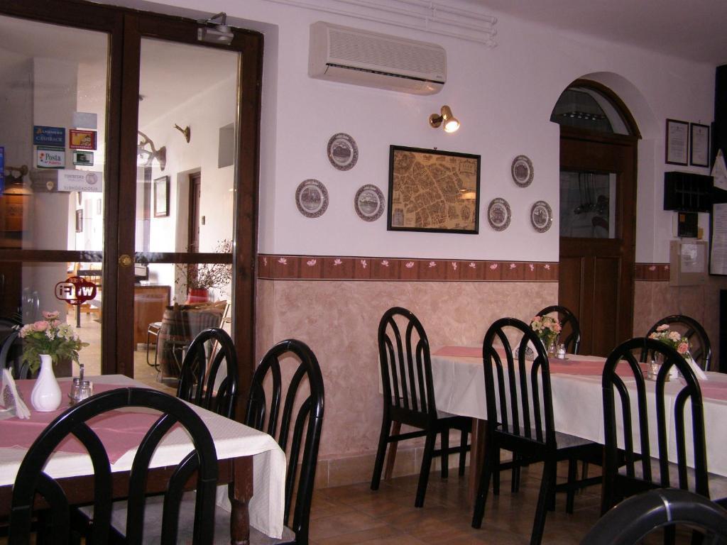 Bed and Breakfast Eden Panzio à Eger Extérieur photo