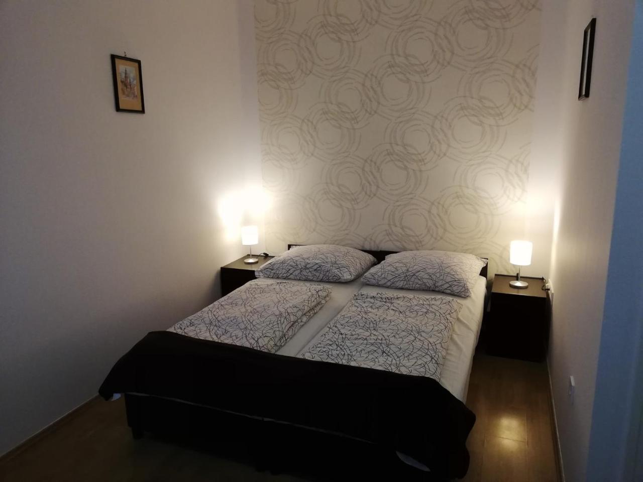 Bed and Breakfast Eden Panzio à Eger Extérieur photo