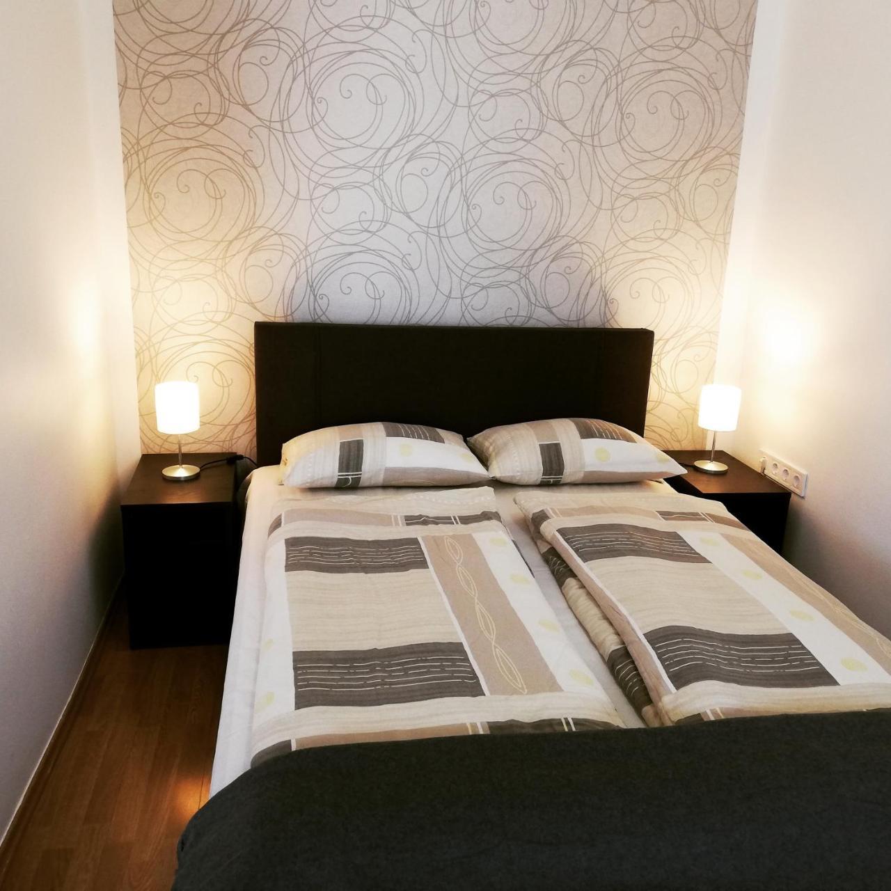 Bed and Breakfast Eden Panzio à Eger Extérieur photo