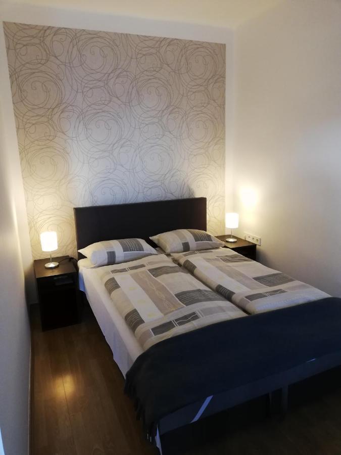 Bed and Breakfast Eden Panzio à Eger Extérieur photo